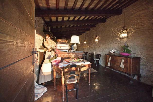 Готель Castello Di Albereto Trarivi Екстер'єр фото